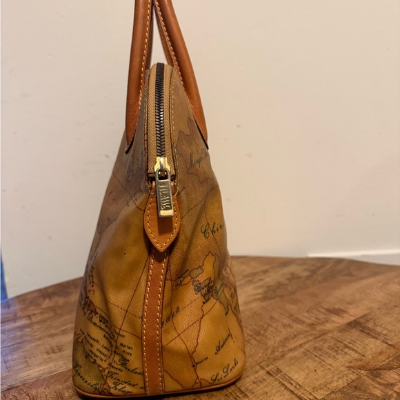 100% Authentic Alviero Martini Tan Map Print Satchel - Picture 2 of 12